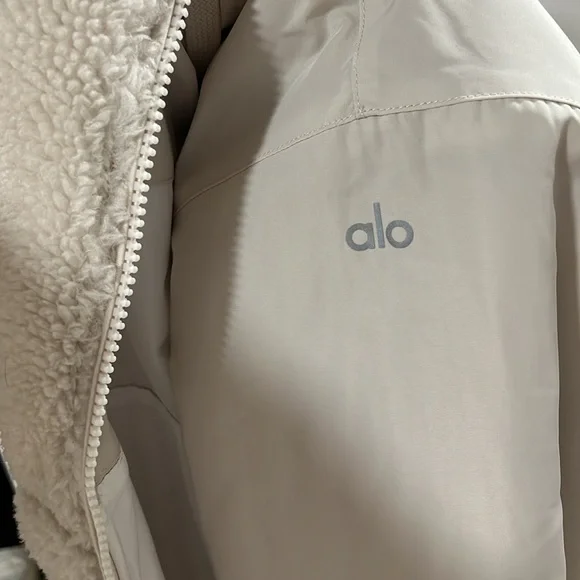 Reversible Alo Sherpa / Waterproof Cropped Jacket